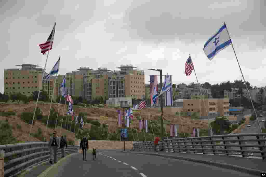 Security officers walk on a road leading to the US Embassy compound ahead the official opening in Jerusalem, May 13, 2018.
