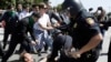 川普加州演讲，抗议者与警方爆发冲突