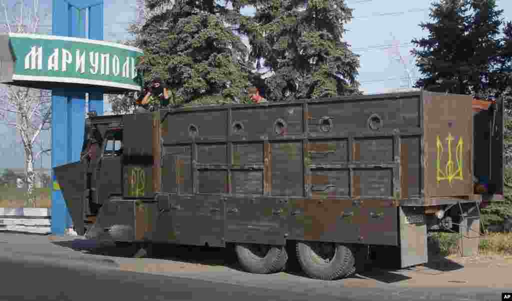 Броньована вантажівка українських військових. Маріуполь.
