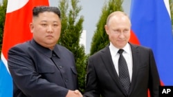 Лідер КНДР Кім Чен Ин та президент Росії Владімір Путін під час зустрічі у Владивостоку, 25 квітня 2019. AP Photo/Alexander Zemlianichenko