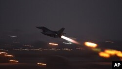 美国空军提供的图片显示F－16战隼战斗机从土耳其的英吉利空军基地起飞 (资料图片)