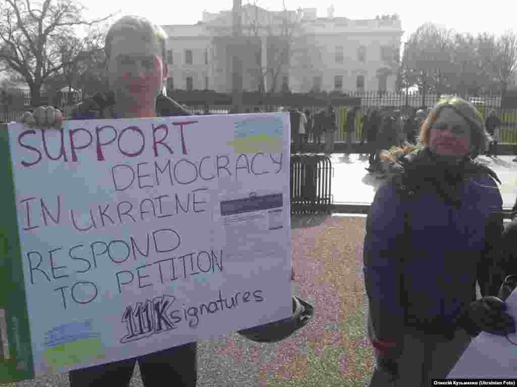 Білий дім. Перший мітинг за санкції проти Януковича