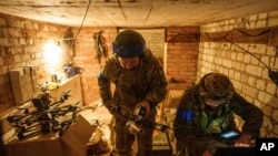 Фото: український військовий з дроном, 13 травня 2024 року