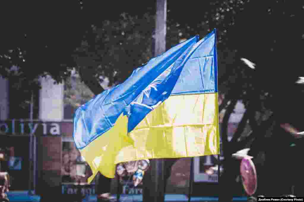 Барселона "На черговий Майдан зібралось понад півтисячі людей, серед яких були як українці, так і інші іноземці, зокрема росіяни. Акція розпочалась мітингом на центральній площі Барселони – площі Каталонії, що тривав близько 2 годин", - пише "Народному репортеру" Глорія Грозяк.