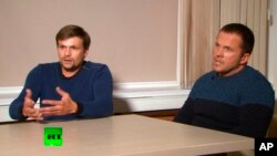 В студії RT у Москві - два чоловіки, що назвалися Русланом Бошировим та Александром Петровим, яких британська поліція оголосила підозрюваними у застосуванні нервово-паралітичної отрути у Солсбері