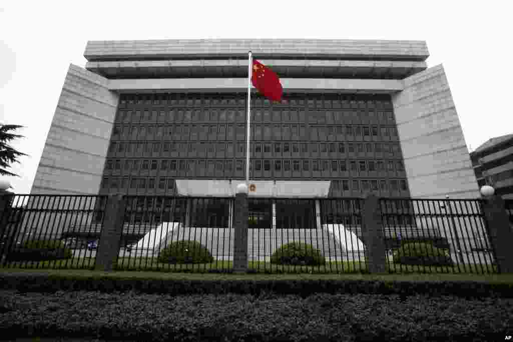 2010年3月22日,上海第一中级人民法院。该法院当时判处胡士泰10年徒刑。胡士泰因在狱中表现良好,两度获得减刑。2018年7月4日,中国外交部发言人陆慷证实,胡士泰完成九年刑期获释。胡士泰一案曾大大加剧了外国公司对中国司法程序不透明的严重担忧。澳大利亚政府指出中国法院对胡士泰等人的判刑过重,并批评中方在审理过程中不准外交官旁听。