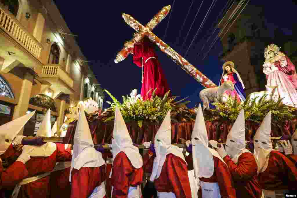 Catholic faithful carry the image of the "Jesus of the Great Power" during a procession on Holy Week, at La Merced church in Granada, some 48 kilometres from Managua, March 27, 2018.