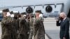 美国总统拜登在特拉华州空军基地参加美国军人灵柩从阿富汗返回的仪式（2021年8月29日）