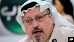 Саудівський журналіст Джамал Хашоггі виступає під час прес-конференції в Манамі, Бахрейн, 1 лютого 2015 р.
