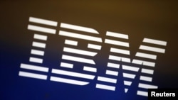 洛杉矶一个电脑屏幕上的IBM标志(2016年4月22日 资料图片)