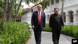 美国总统川普和朝鲜领导人金正恩在新加坡圣淘沙岛的嘉佩乐度假村(2018年6月12日)