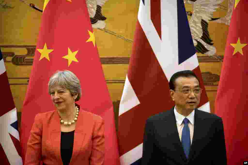 2018年1月31日,英国首相特蕾莎·梅和中国总理李克强在北京人民大会堂出席签约仪式。她寻求在政治和经贸领域扩大英国与中国的关系。英国离开欧盟之后,英国和中国、美国的关系更加重要。