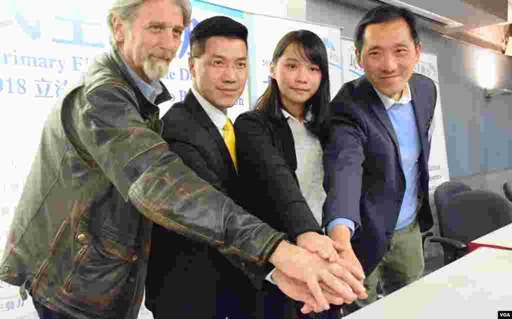 4名民主派立法会补选参选人(右起)姚松炎、周庭、范国威、司马文。(2018年1月15日,美国之音汤惠芸摄)