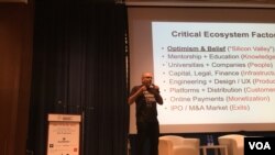 “500家新创企业”（500 Startups）的共同创建者戴维·麦克卢尔在会议上发言
