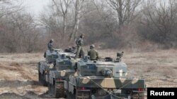 Танки Leopard 2A4. Фото для ілюстрації