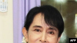 Lãnh tụ dân chủ Miến Ðiện Aung San Suu Kyi tại tư gia, ngày 13/9/2011