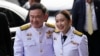 泰国前总理他信和刚被任命为总理的女儿帕东坦参加泰国皇家批准仪式。(2024年8月18日)