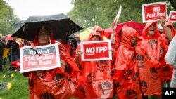美国民众在首都华盛顿国会山集会反对TPP, 呼吁公平贸易 (资料照片)