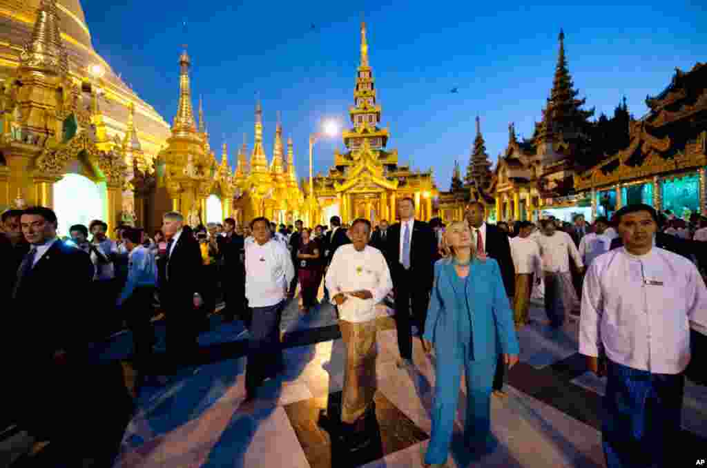 Clinton tours the Shwedegon Pagoda, a Buddhist temple founded between the 6th and 10th centuries AD, in Rangoon, Burma, December 1, 2011.