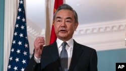 中国外交部长王毅在美国国务院与布林肯国务卿举行双边会谈后与记者交谈。(2023年10月26日)