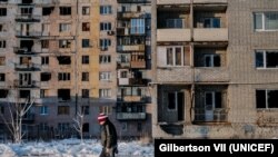 Російський уряд використовував дітей – у тому числі хворих, бідних і сиріт – у рамках пропагандистської кампанії, яка представляє Росію як благодійного рятівника – мовиться у NYT
