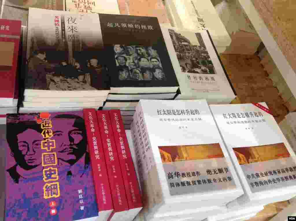 一年一度的香港书展7月20起在湾仔会展中心连续展出七天。据贸发局统计,共有640个书商参展,创下历年新高,而主办方也期待参观人次可以再次突破百万。