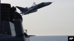 Російський винищувач Су-24 наблизився до американського корабля Donald Cook 12 квітня 2016 року. 