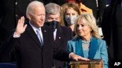 Джо Байден складає присягу президента США