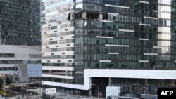 Пошкоджений хмарочос бізнес-центру "Москва-Сіті" після атаки безпілотника у Москві 30 липня 2023 року. Фото: Alexander NEMENOV/AFP