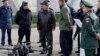 Фото від Міноборони Росії: міністр оборони Сергій Шойгу (у центрі) відвідує полігон Московського військового округу для перевірки виконання вказівок з розробки безпілотних літальних апаратів, 20 квітня 2024 р. Russian Defense Ministry Press Service via AP