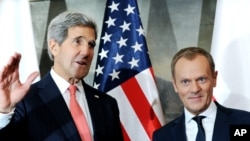 Держсекретар США Джон Керрі (зліва) і прем’єр-міністр Польщі Дональд Туск