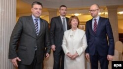 Кетрін Ештон на зустрічі з лідерами української опозиції Арсенієм Яценюком, Віталієм Кличком і Олегом Тягнибоком, 4 лютого 2014 року