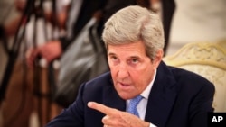 美国气候特使克里在莫斯科与俄罗斯外长拉夫罗夫举行会谈（2021年7月12日）