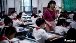 中国武汉一间小学的课堂情景。（2020年9月4日）